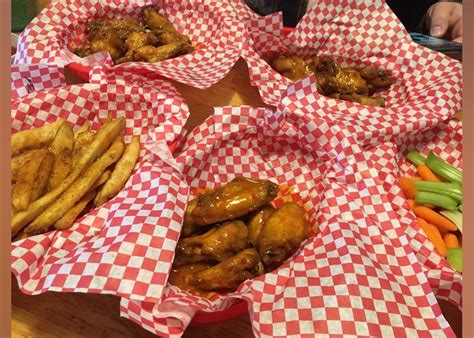 Highest-rated restaurants for chicken wings in Chicago, according to Yelp